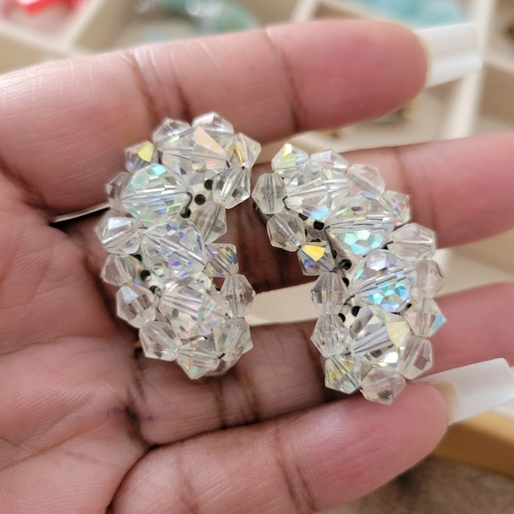 Vintage Beaded Cluster Earrings / Unsigned / Aurora Borealis - Picture 1 of 4